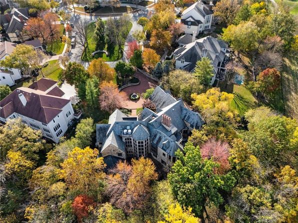 11700 Canterbury Ct, Leawood, KS 66211