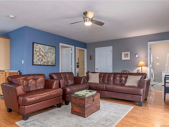 4th image of 285 Emerald Ln