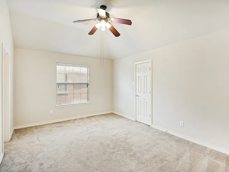11800 Pondview Ln — Photo 26