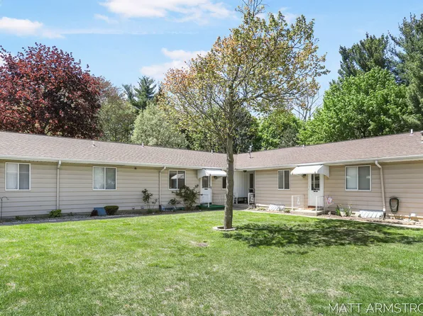 5803 Leisure South Dr SE, Kentwood, MI 49548