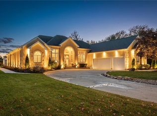 3172 Indian Plantation Dr, Virginia Beach, VA 23456