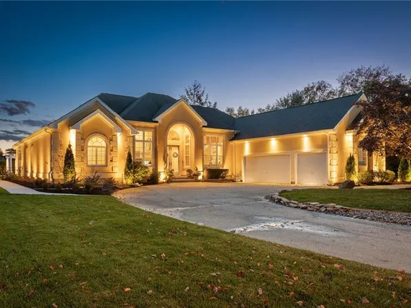 3172 Indian Plantation Dr, Virginia Beach, VA 23456