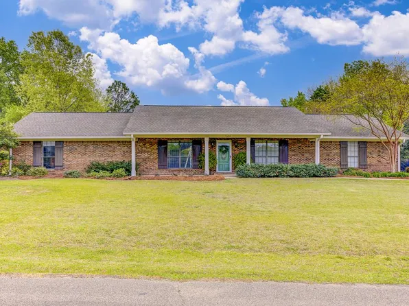 1104 Windy Lake Dr, Vicksburg, MS 39183