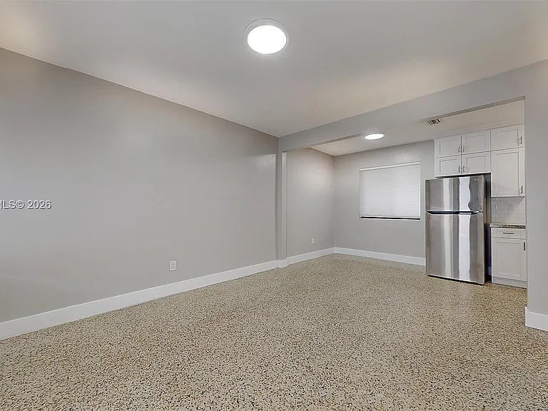 101 W 11th St #4 — Photo 14