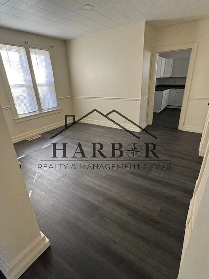 1/2 Off first full month of rent! — Photo 4