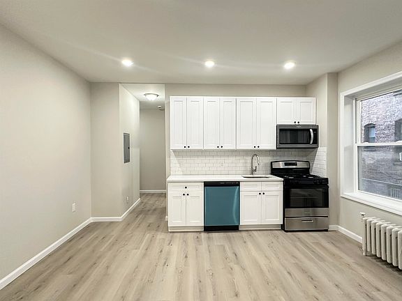 2nd image of 160 Vroom St APT 5