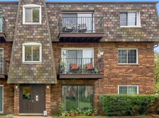 9402 Bay Colony Dr APT 3W, Des Plaines, IL 60016