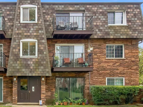 9402 Bay Colony Dr APT 3W, Des Plaines, IL 60016