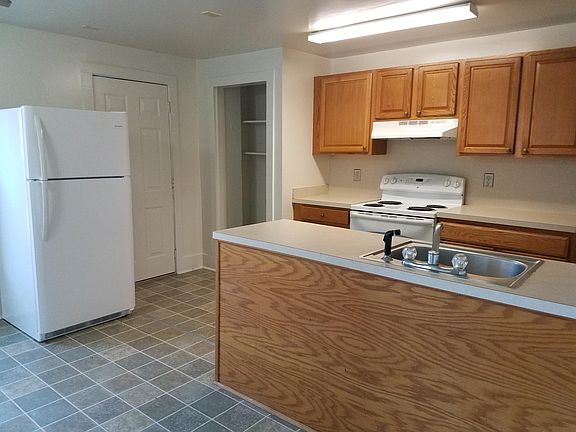 4th image of 402 Little Water St