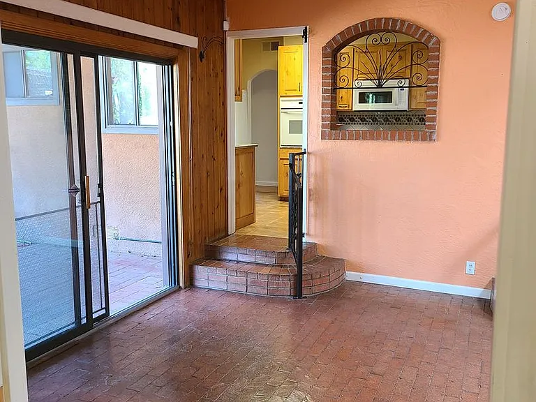 1037 Indiana St SE — Photo 2