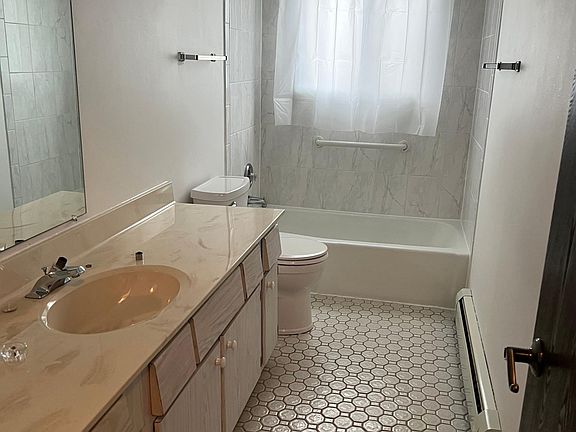 4th image of 15100 Quail Hollow Dr APT 2E