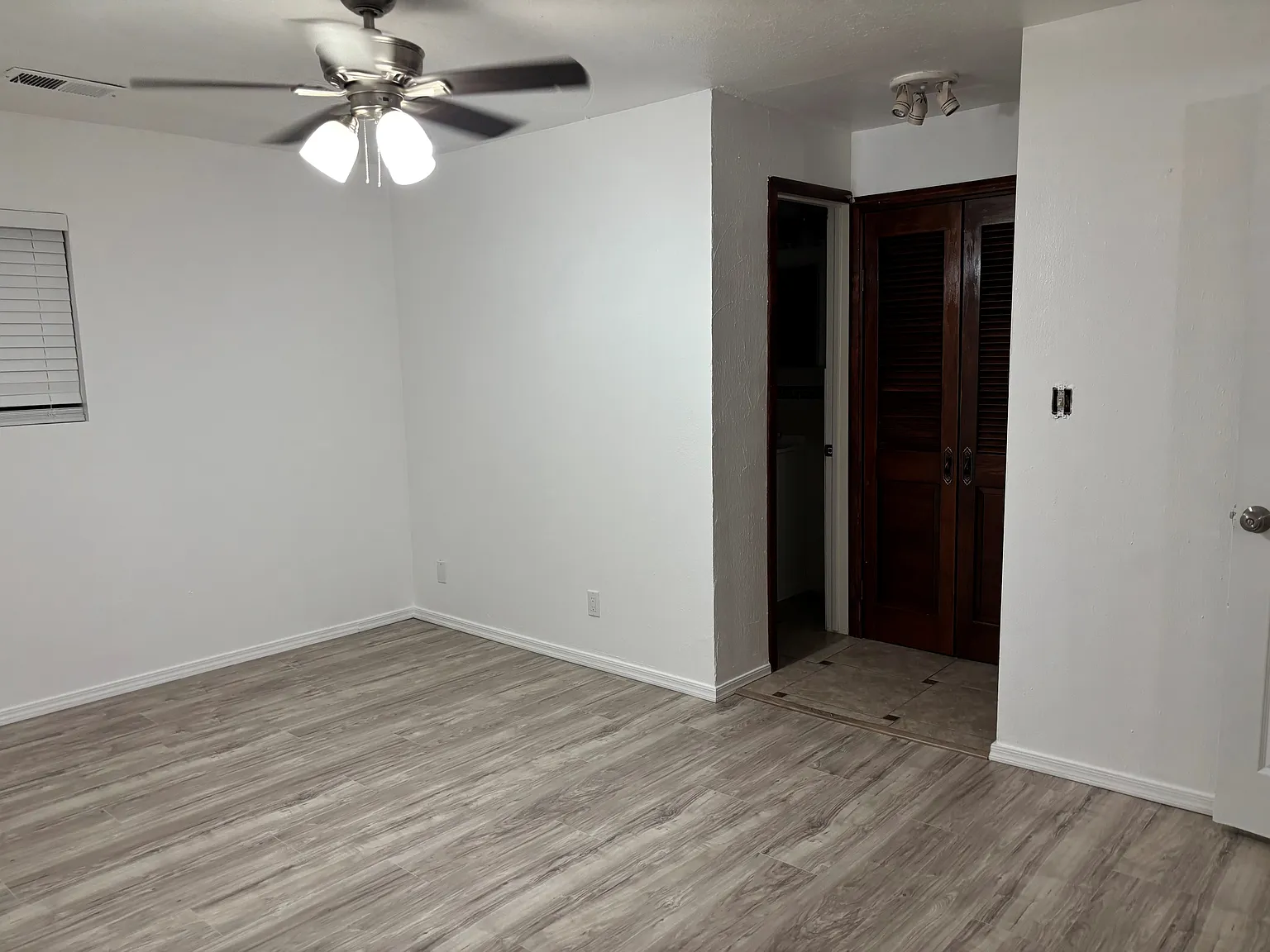4 bed, 1983 sqft, $2,500 — Photo 2