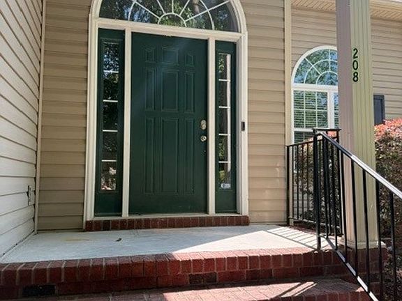 3rd image of 208 Laurel Dr