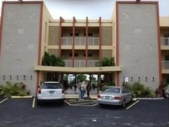 7946 East Dr APT 112, North Bay Village, FL 33141