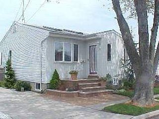2nd image of 7 Dewey St E