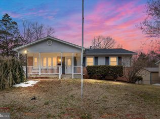 7398 Roxbury Ave, Manassas, VA 20109