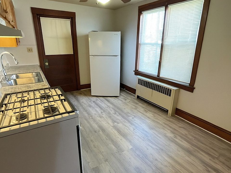 new double sink, new pull out facuet, new counter top