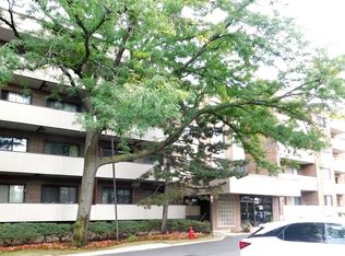 9240 Gross Point Rd APT 205, Skokie, IL