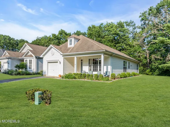 30 Autumn Rise Lane, Lakewood, NJ 08701