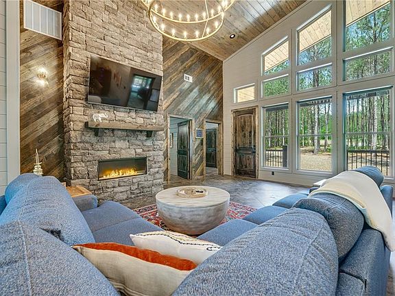 4th image of 47 Lund Ln