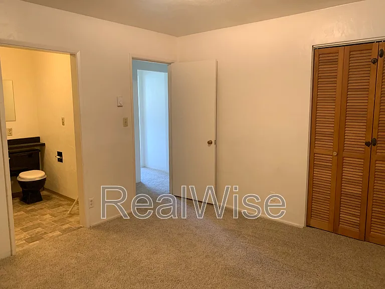 860 Glendale Ave — Photo 10