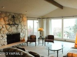 909 Carriage Hill Dr, Yakima, WA 98908