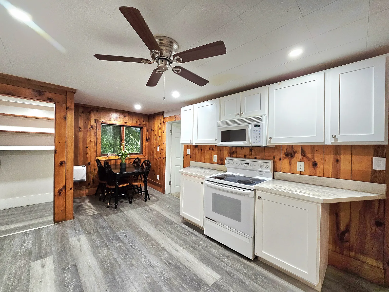 2 bed, 900 sqft, $1,900 — Photo 3
