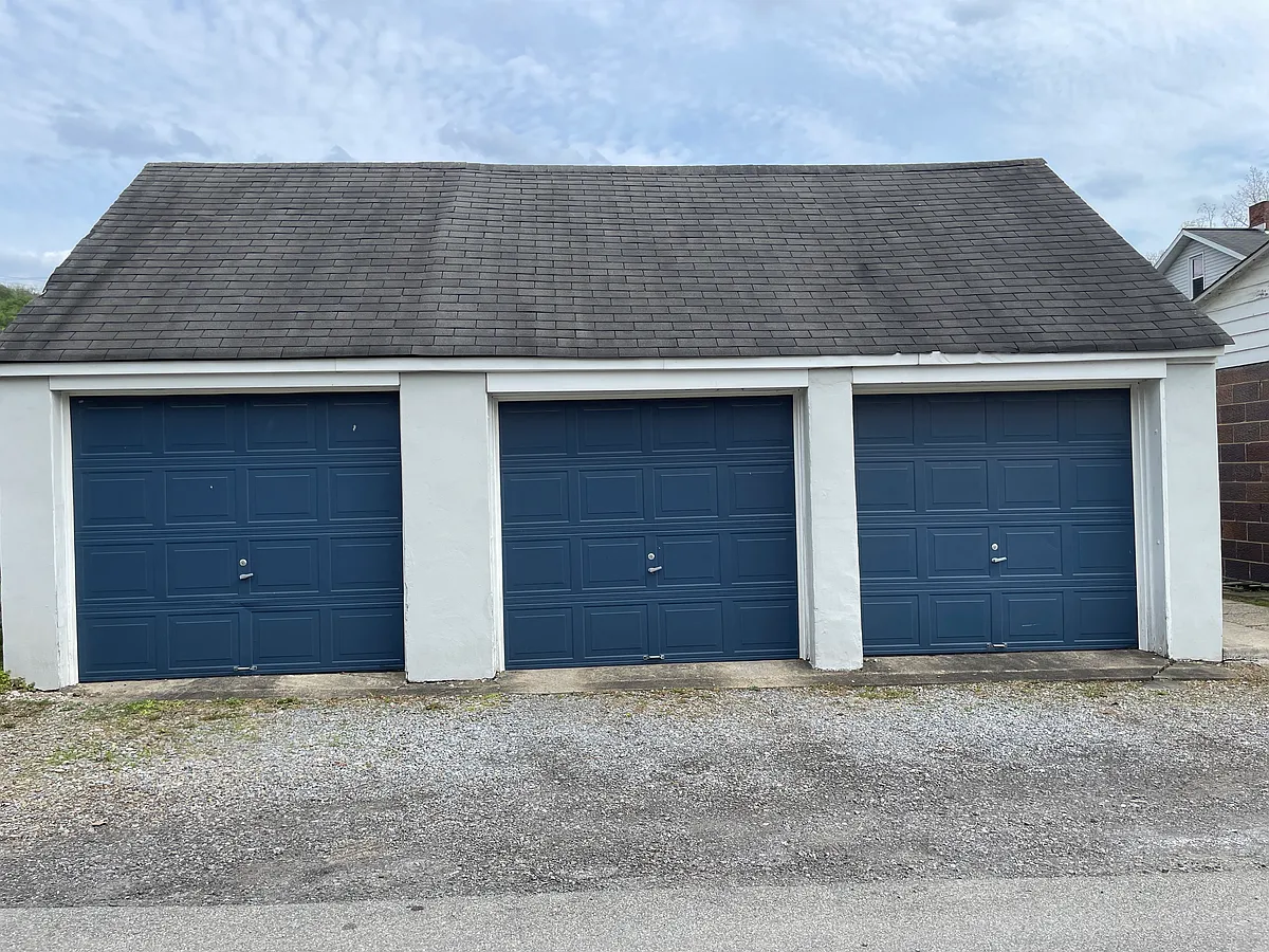 Building Photo - 611 Blackburn Rd #3