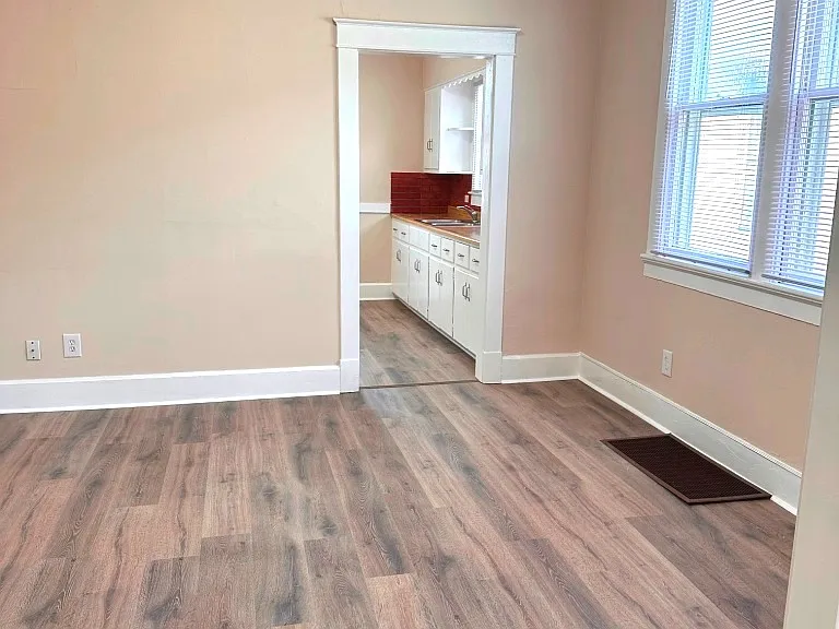 1036 Jefferson Ave — Photo 4