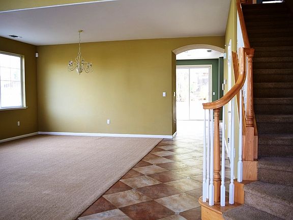 3rd image of 817 Meadow West Ct
