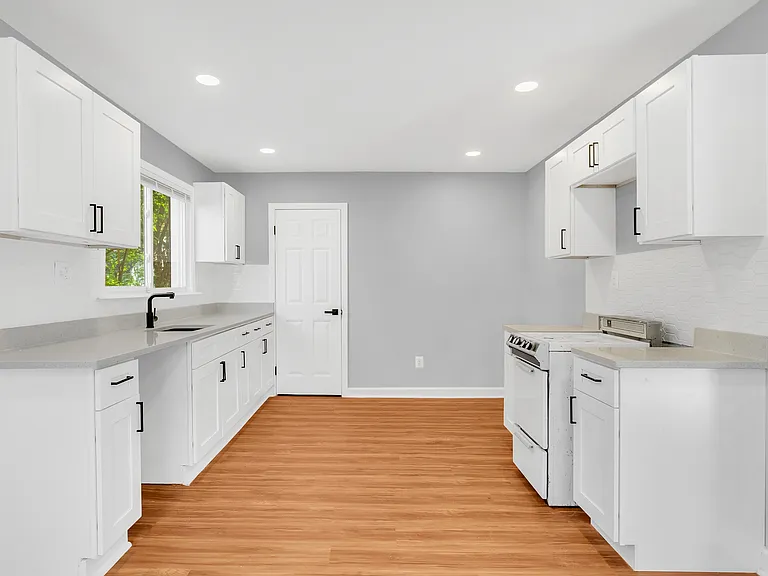 9973 E Outer Dr — Photo 13