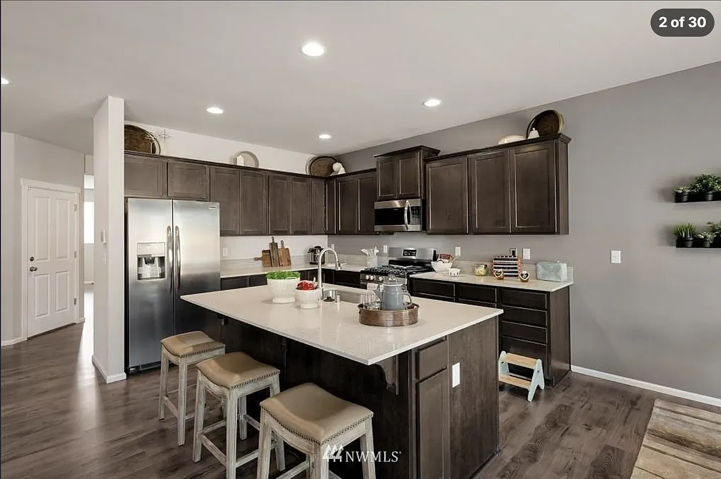 5 bed, 2700 sqft, $3,545 — Photo 2