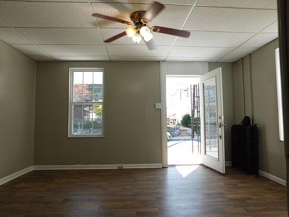 3rd image of 613 N Mulberry St