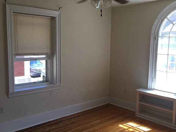 4th image of 400 S 49th St #11