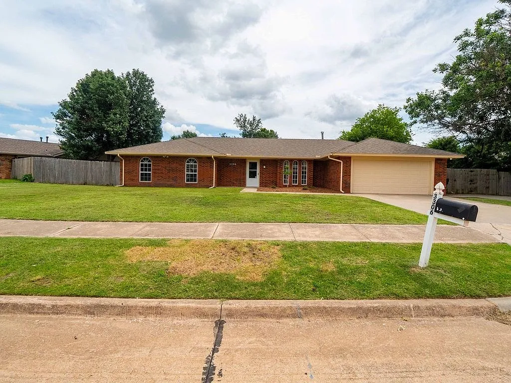 4 bed, 1958 sqft, $1,999 — Photo 3