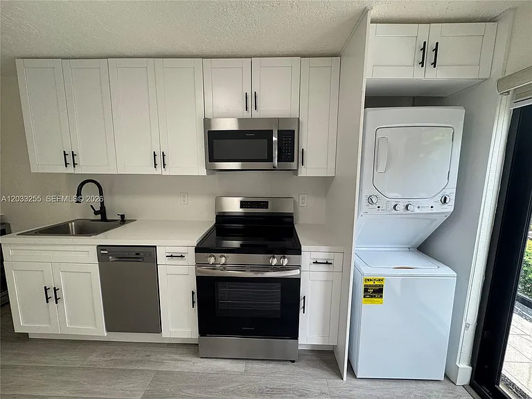 3011 SW 1st Ave #9 — Photo 9