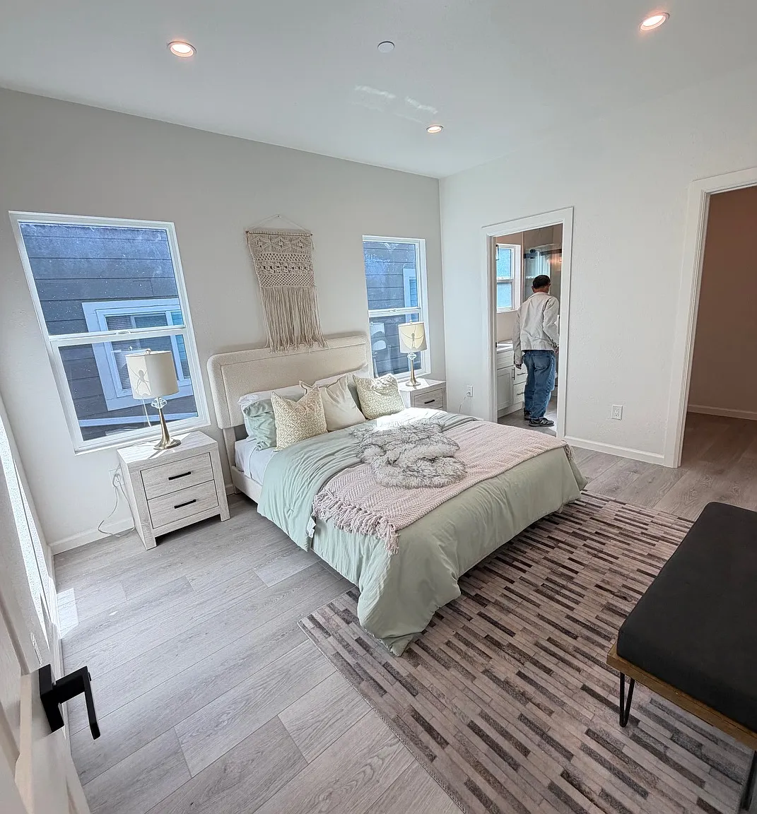 3 bed, 1100 sqft, $3,500 — Photo 2