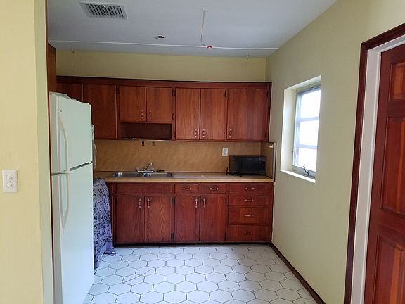 4th image of 430 NW 53rd Ave