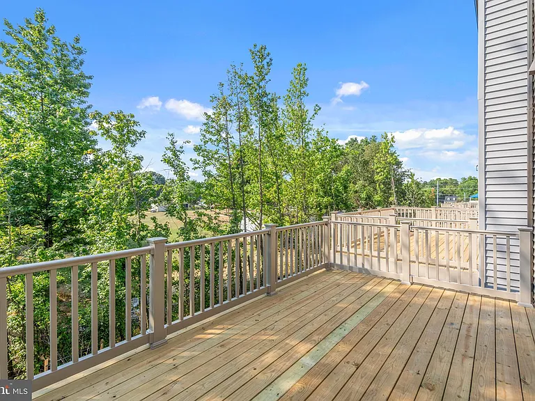 6947 Gladebrook Rd — Photo 36