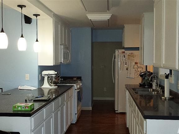 4th image of 1601 Dorset Ln