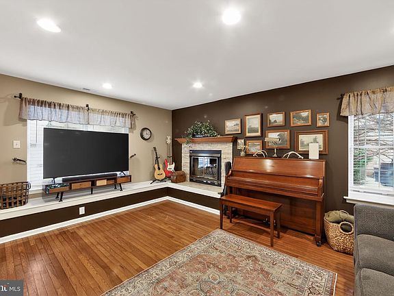 5th image of 46 Rampart Dr