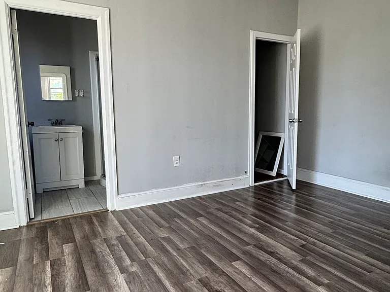 551-53 Hellerman St #1F — Photo 11