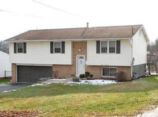 205 Cottonwood Dr, Oakdale, PA 15071
