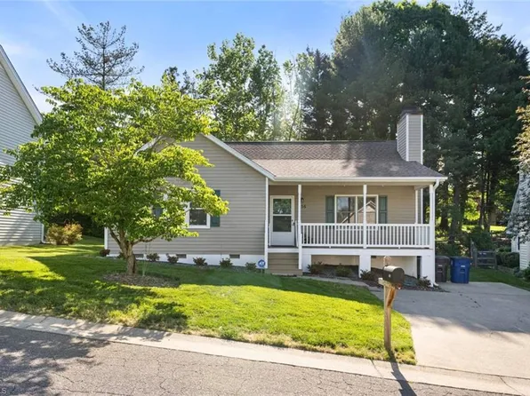 956 Heatherstone Dr, Winston Salem, NC 27104
