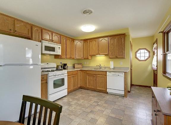 5th image of 1457 Blossom Ln