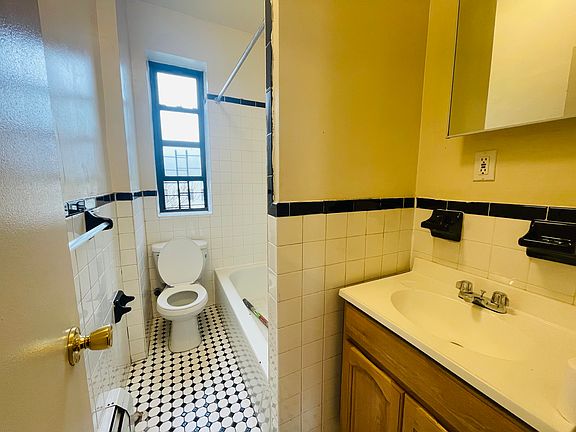 5th image of 3820 Waldo Ave APT L1