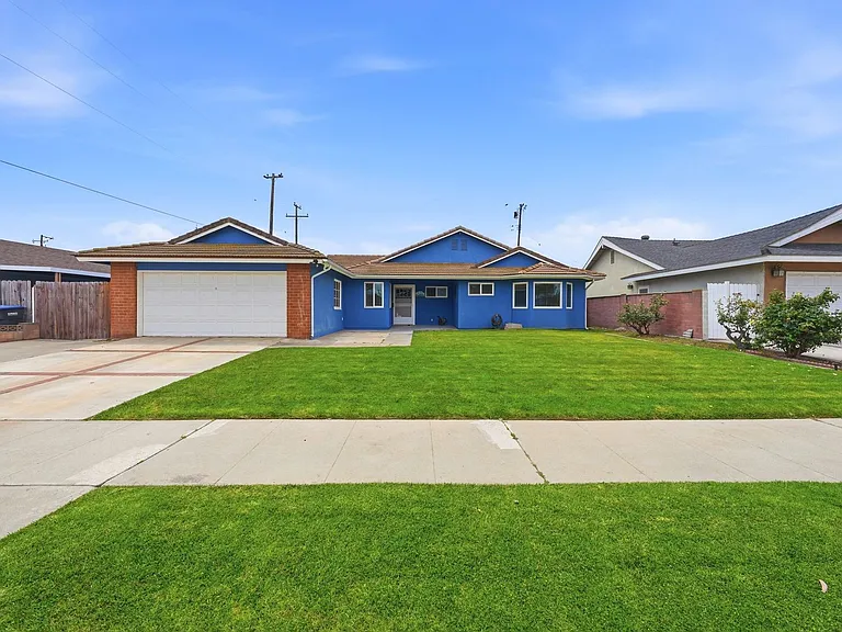 324 E Crystal Ave — Photo 1