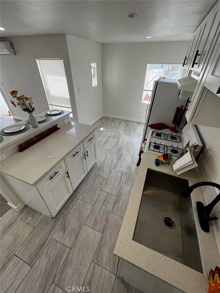 2 bed, 1000 sqft, $2,750 — Photo 1