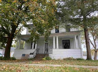 607 Chestnut St, La Porte City, IA