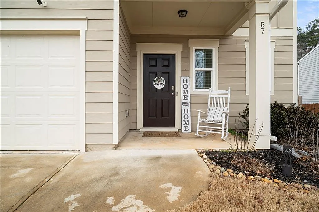 4 bed, 2.5 bath, 1870 sqft, $2,300 — Photo 2